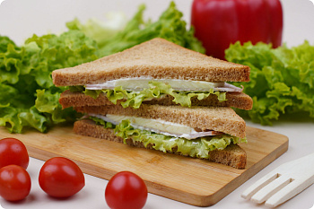 Сэндвич ТОСТ ржаной с копченой курочкой 160г/СПРС